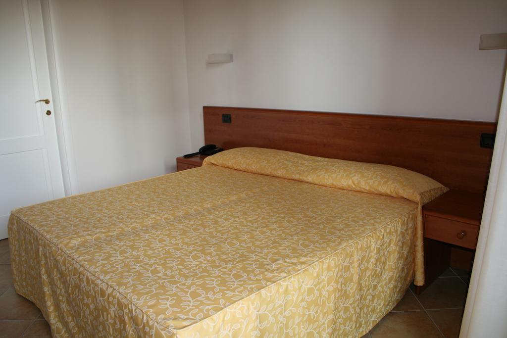 Bed And Breakfast Perla Del Sole Arenella  Room photo